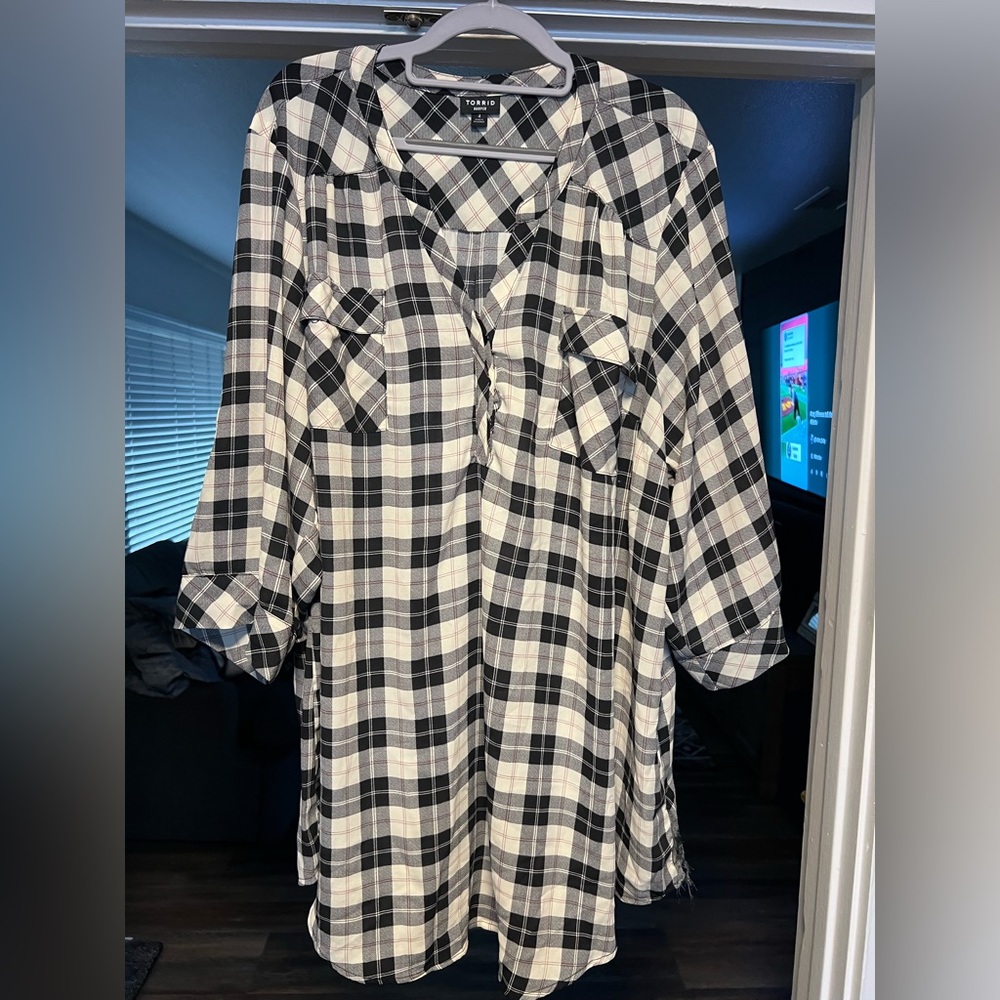 Torrid Size 4 Oversized Black and White Plaid Shirt
